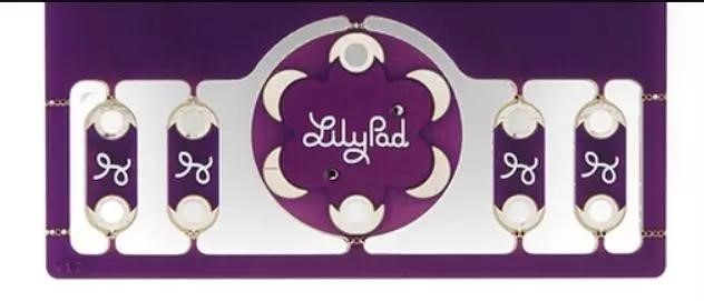 左面是插件焊盤(pán)，右面是貼片焊盤(pán)